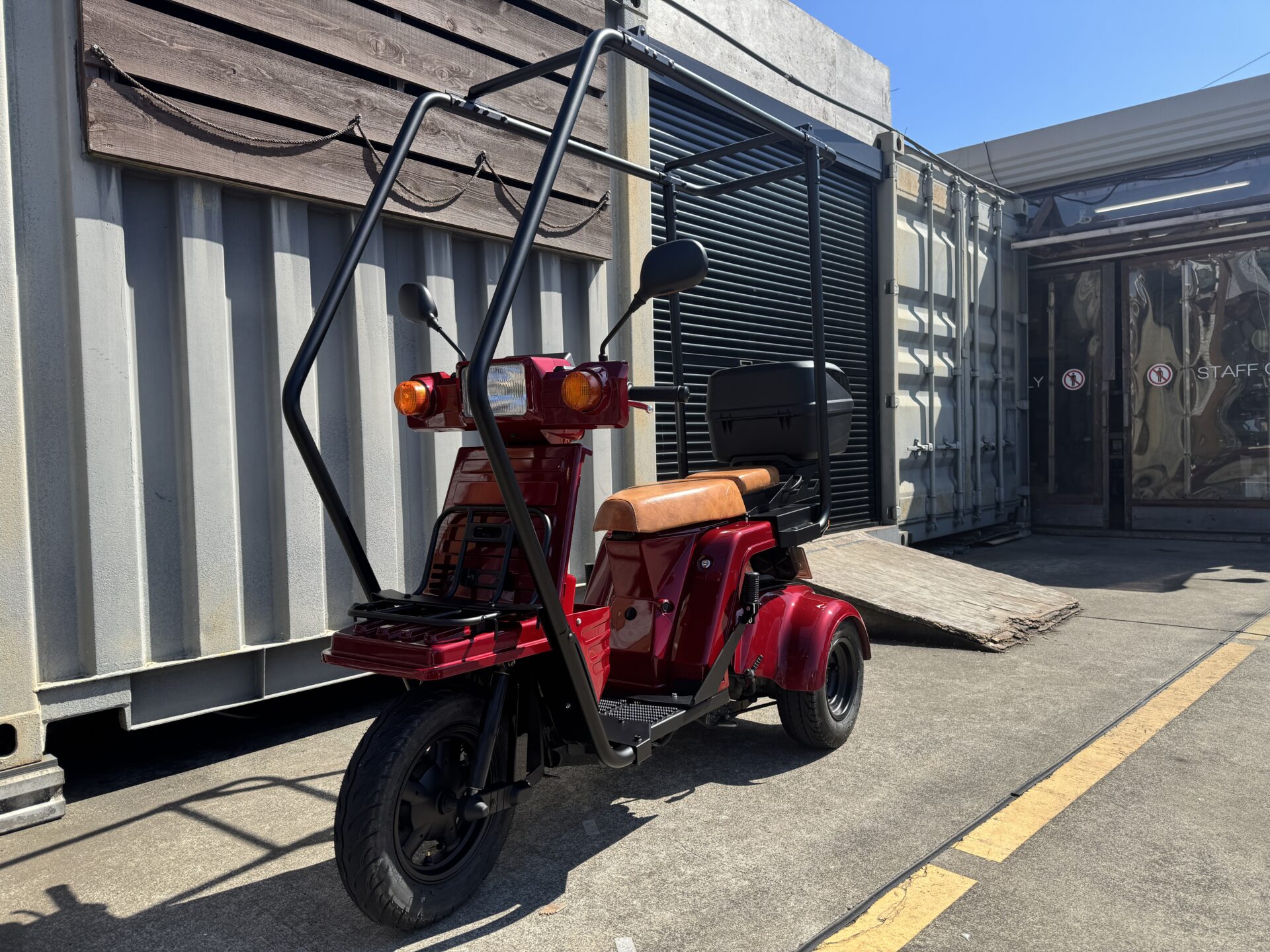 4stジャイロX・側車付軽二輪仕様　3代目ルーフパイプキャリア装着車