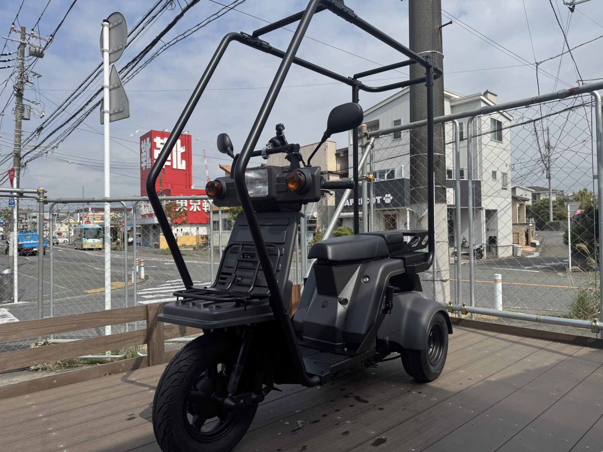 4stジャイロX・側車付軽二輪仕様　3代目パイプキャリア装着車