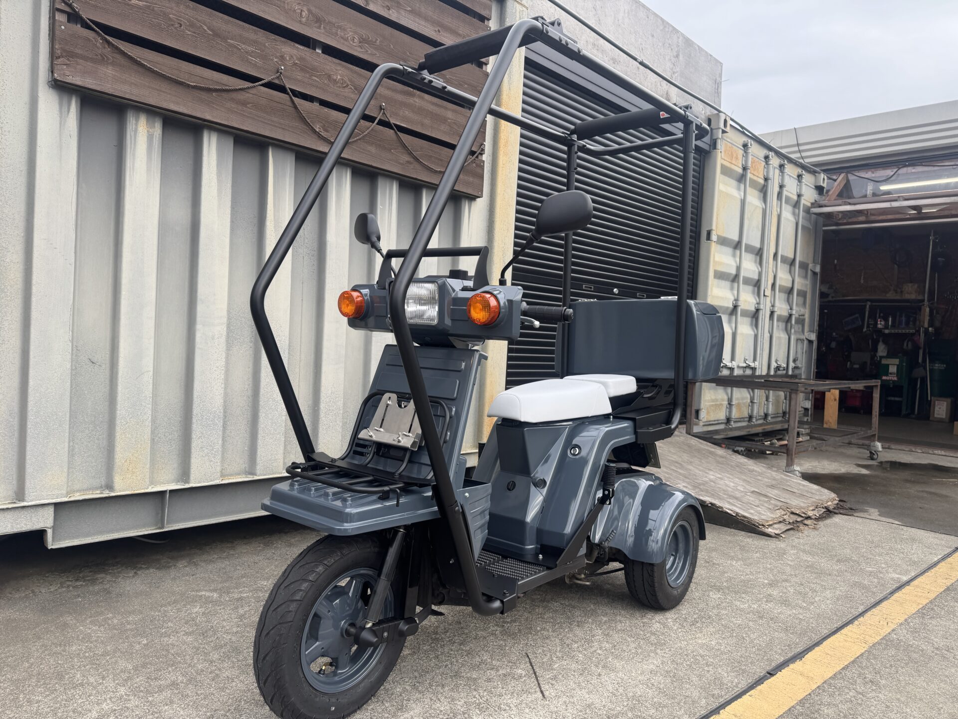 4stジャイロX・側車付軽二輪仕様　3代目パイプキャリアSET装着車